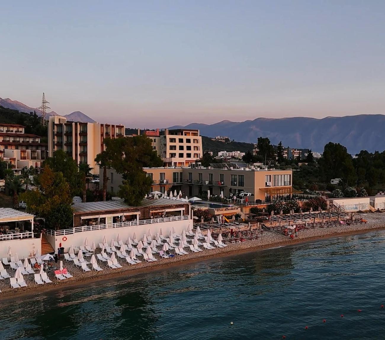 Dukes Albania Hotel Radhimë Exterior foto