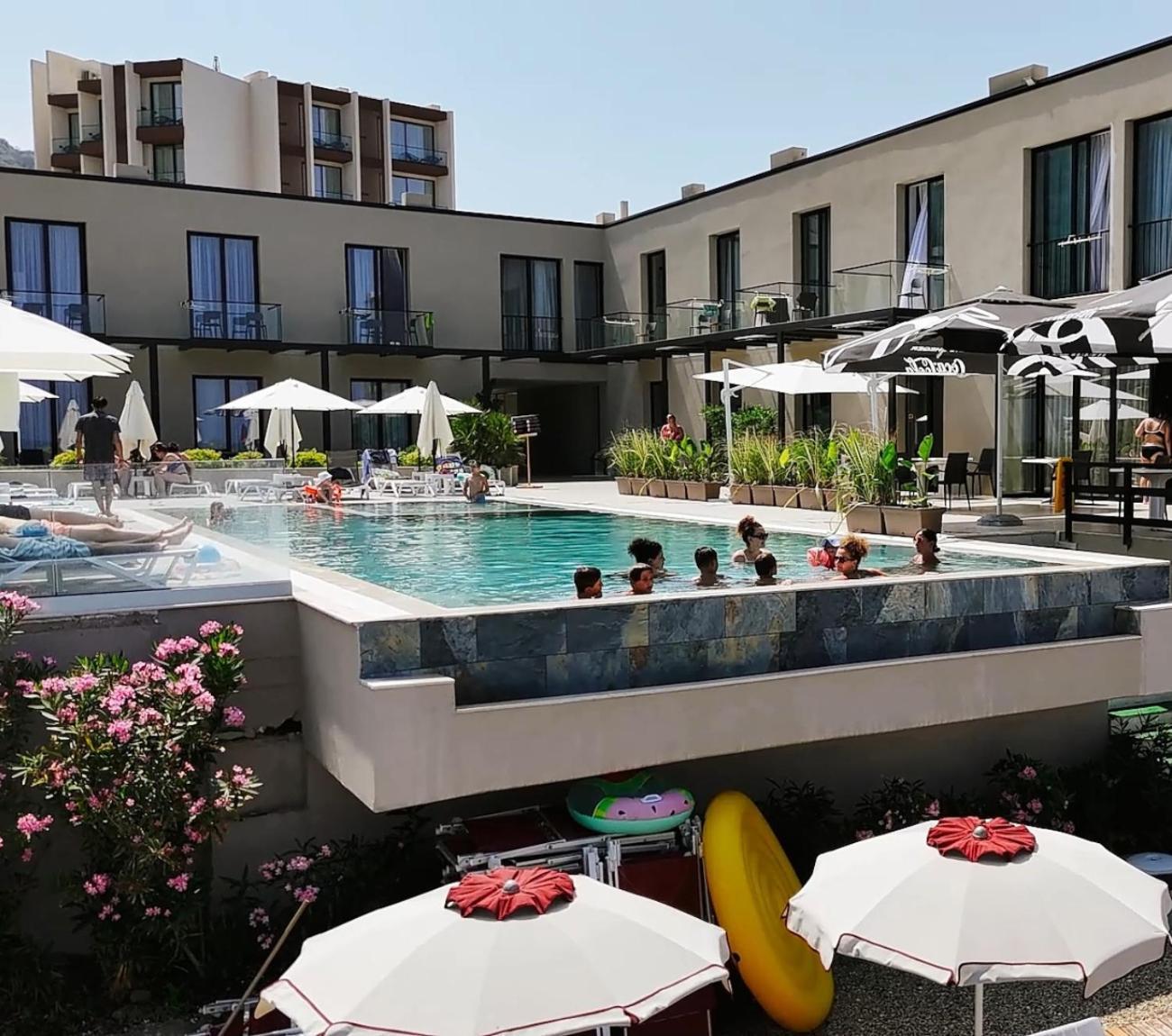 Dukes Albania Hotel Radhimë Exterior foto